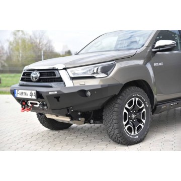 PŘEDNÍ PEVNOSTNÍ NÁRAZNÍK - TOYOTA HILUX 2020-