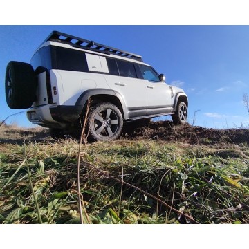 TRUBKOVÉ BOČNÍ NÁŠLAPY HD – ROCK SLIDERS LAND ROVER DEFENDER L663 (2020+)