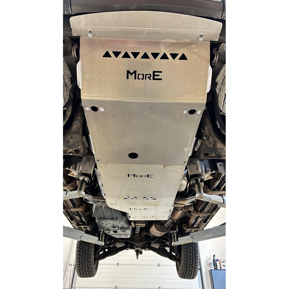 KOMPLETNÍ KRYTÍ PODVOZKU - MITSUBISHI PAJERO IV - HLINÍK - PRO PEVNOSTNÍ NÁRAZNÍK KOMPLETNÍ KRYTÍ PODVOZKU - MITSUBISHI PAJERO IV - HLINÍK - PRO PEVNOSTNÍ NÁRAZNÍK