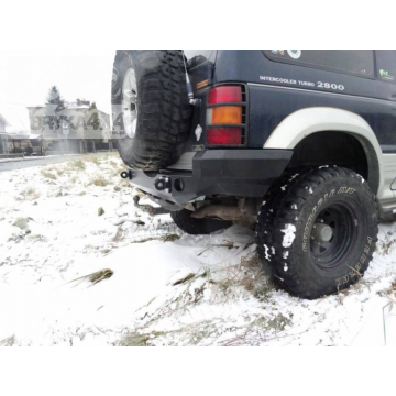 ZADNÍ PEVNOSTNÍ NÁRAZNÍK - PAJERO II S PLASTOVÝMI LEMY