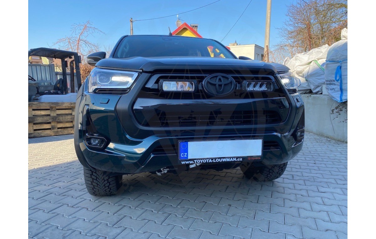 TOYOTA HILUX INVINCIBLE 2021 - Montáž plotny a navijáku. 